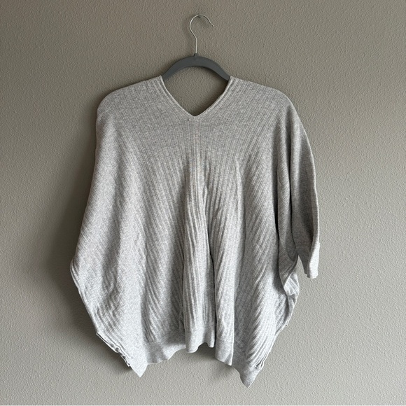 Cabi Gray Ribbed Doleman Sleeve Oversized V-Neck Knit Top Medium - Picture 8 of 10